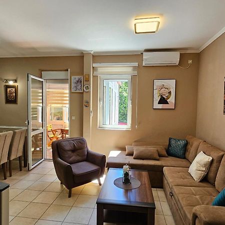 Lalovina Apartment Херцег Нови Екстериор снимка