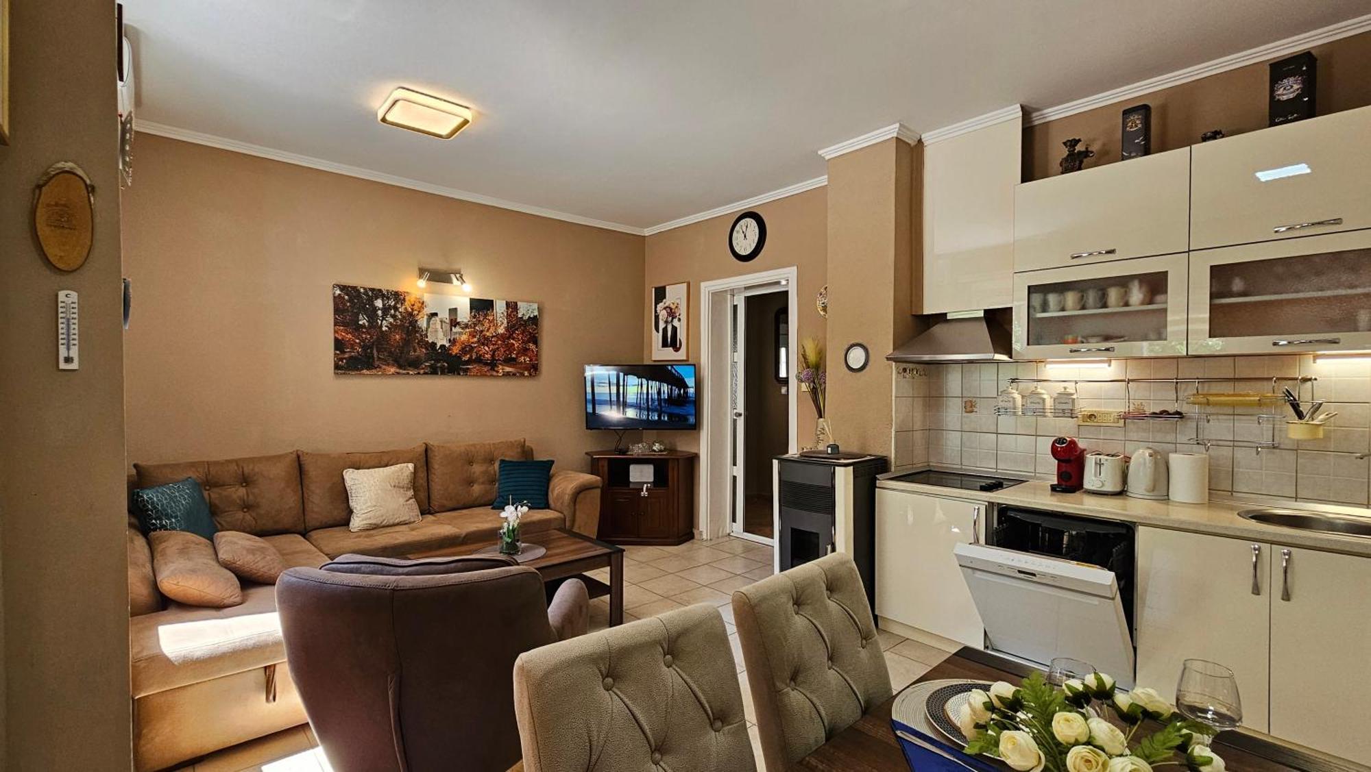 Lalovina Apartment Херцег Нови Екстериор снимка