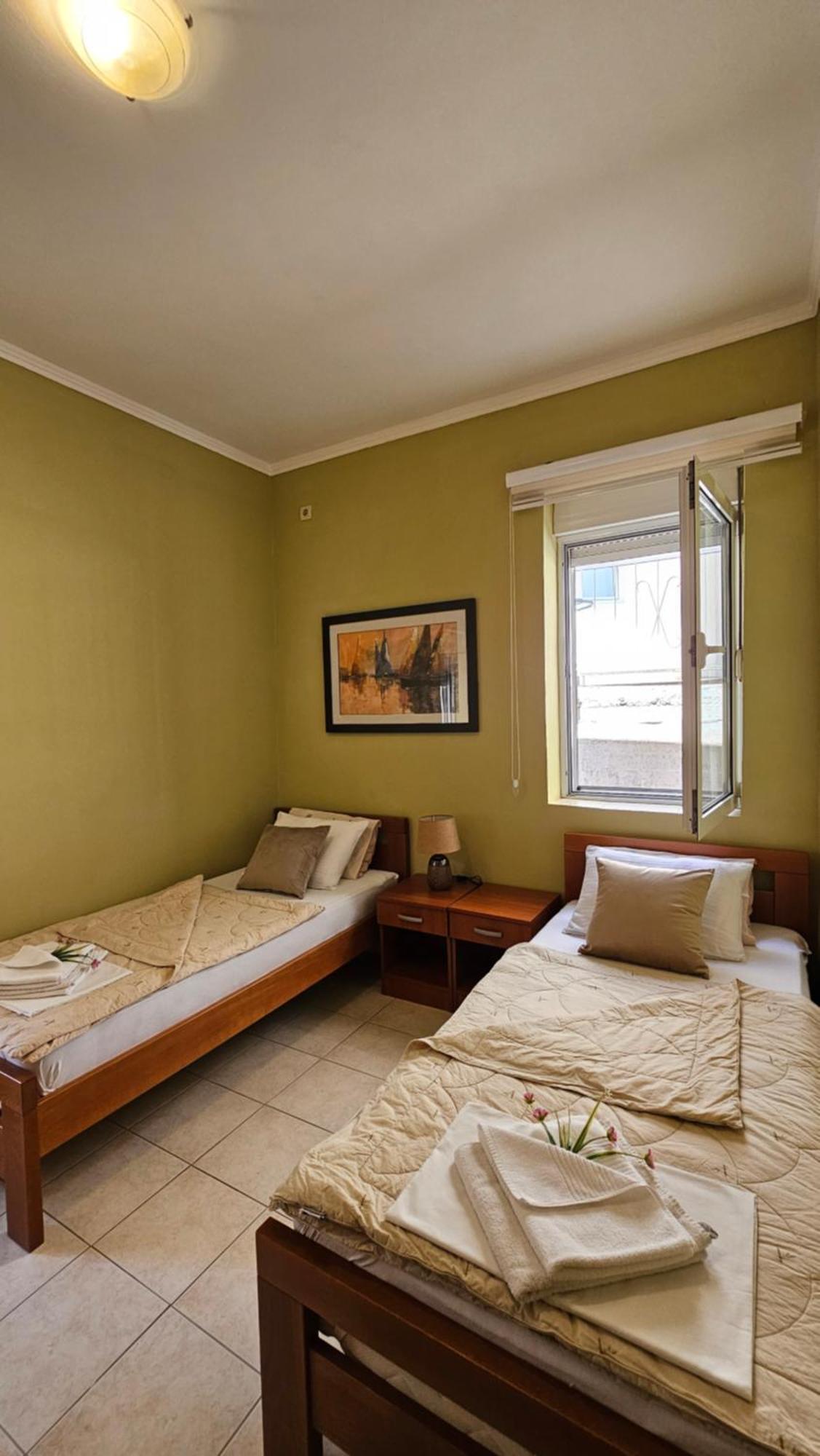 Lalovina Apartment Херцег Нови Екстериор снимка